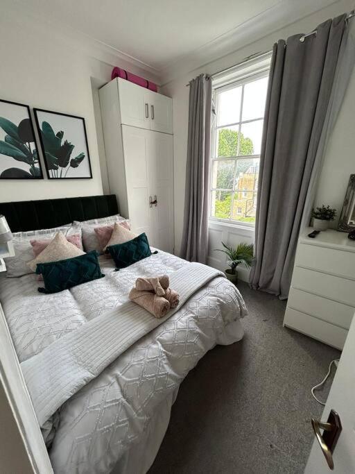 One Bedroom Flat In The Heart Of Islington Лондон Екстериор снимка